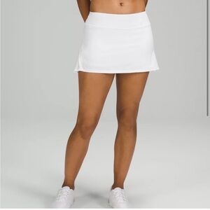 Lululemon Play Off The Pleats tennis hiking running Skirt White size 6 EUC
